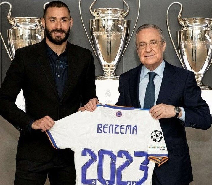 Real Madrid Golcüsü Karim Benzema ile Sözleşme Uzattı