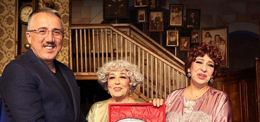 ‘Ahududu’ Adlı Tiyatro Oyunu Usta Oyuncu Kadrosuyla Nevşehir’de Sahnelendi