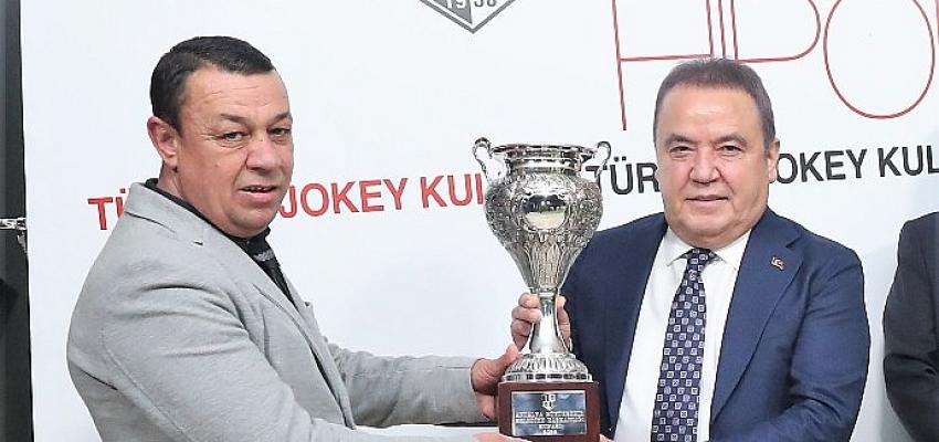 Antalya Büyükşehir Belediye Başkanlığı Koşusu düzenlendi  KuzeyYağmuru pist rekoru kırdı