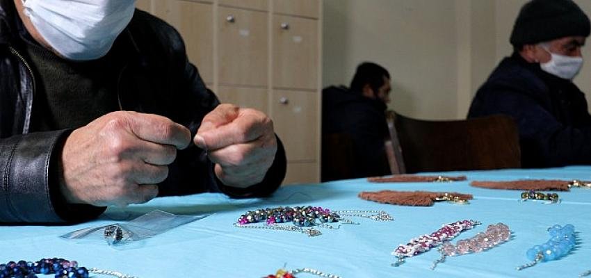 Barınma ve Konaklama Merkezinde takı yapım teknikleri kursu