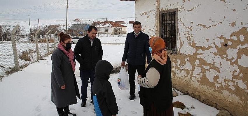 Gölbaşı Belediyesi Soğuk Kış Günlerinde Hizmet İçin Vatandaşın Ayağına Kadar Gitti.