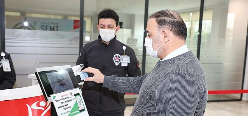 Güngören Belediyesi’nden 60 Yaş Üstüne Ücretsiz HES Kodu Kartı