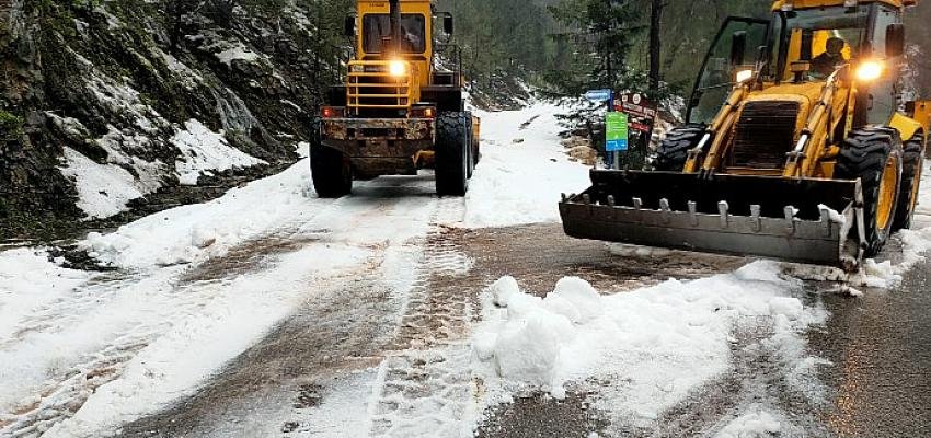 Kemer’de Dolu Nedeniyle Kapanan Yollar Açılıyor