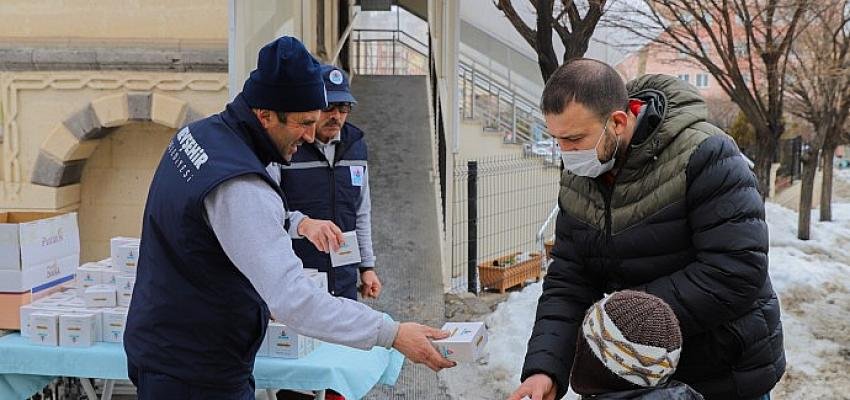 Nevşehir Belediyesi’nden Vatandaşlara Kandil Simidi İkramı