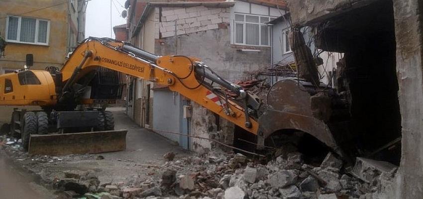 Osmangazi’de Bir Metruk Daha Yıkıldı