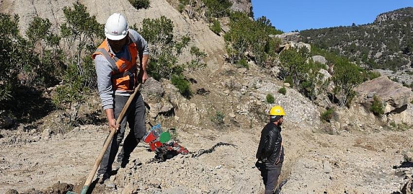 Serik’te sorunlu içme suyu hattı yenilendi
