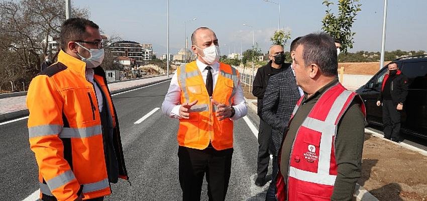 Üniversite Caddesi’ndeki yeni yol trafiğe açıldı  BaşkanMuhittin Böcek deneme sürüşü yaptı