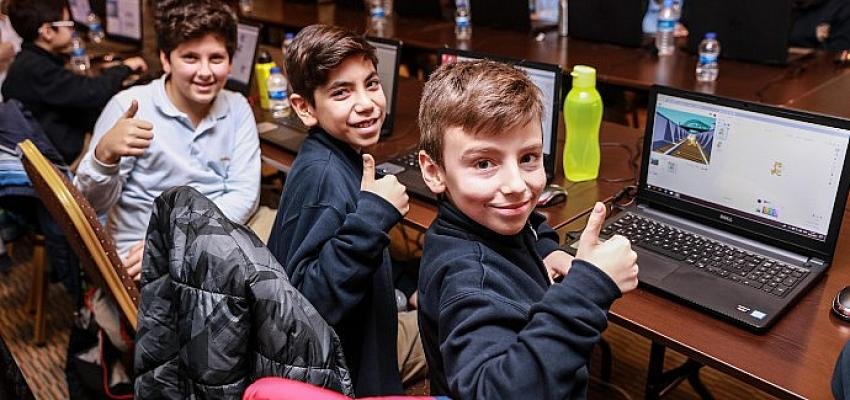 “Yarını Kodlayanlar” Projesinde 15 Bin Çocuğa Güvenli İnternet Eğitimi Verilecek