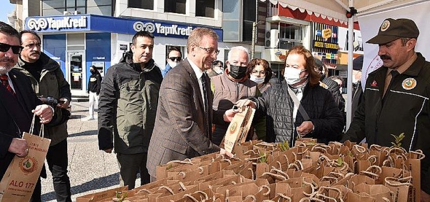 45 Dakikada Bin Fidan Dağıtıldı