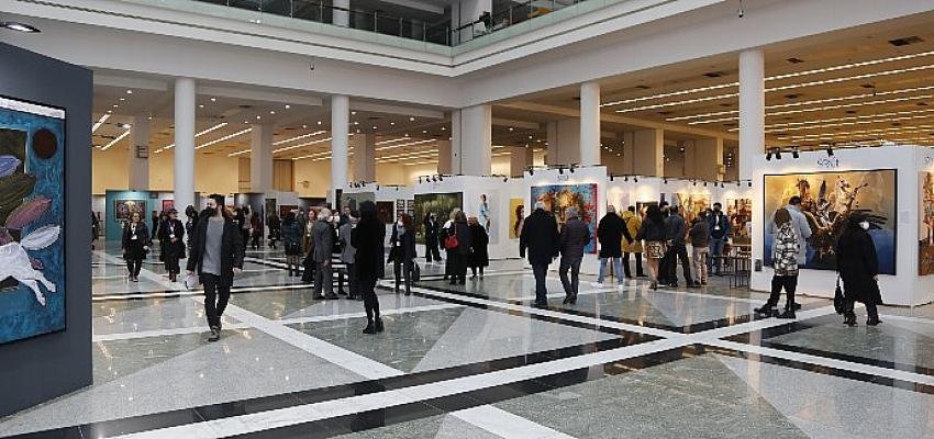 Art Ankara 8.ci Uluslararası Çağdaş Sanat Fuarı davetli ön izlemesi ile kapılarını açtı.