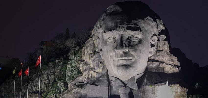 Atatürk Maskı’na muhteşem aydınlatma