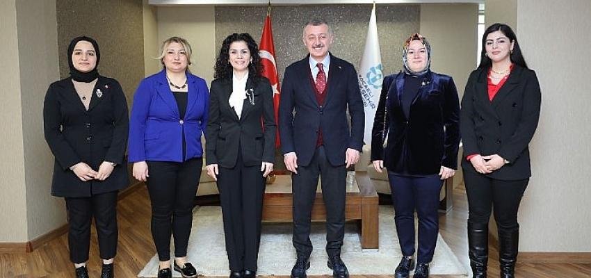 Başkan Büyükakın, “Kendisini sorumlu hisseden herkes kalkıp adım atmalı”