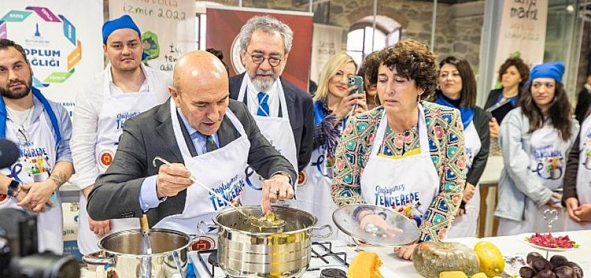 Başkan Soyer sağlıklı beslenmeye dikkat çekmek için mutfağa girdi