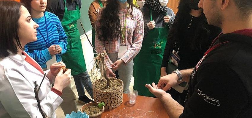 Engelliler, Erasmus öğrencilerine kilim dokumayı öğretti