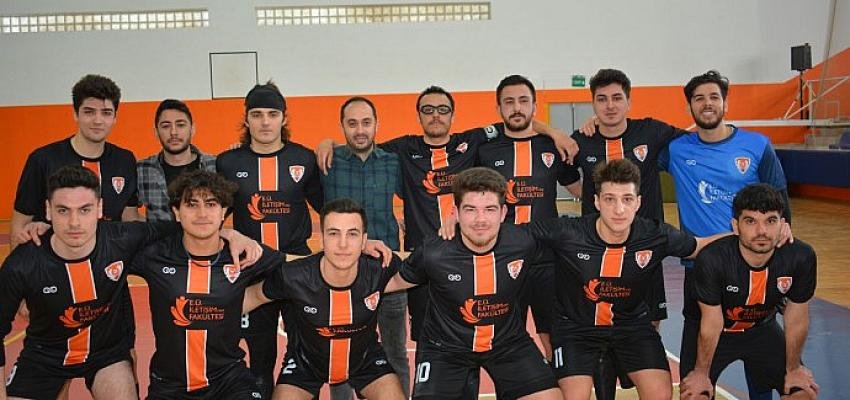 EÜ İletişim Fakültesi Futsal Takımı namağlup çeyrek finale yükseldi