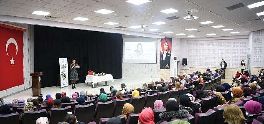 Kartepe’de Açelya Akkoyun’a Büyük İlgi