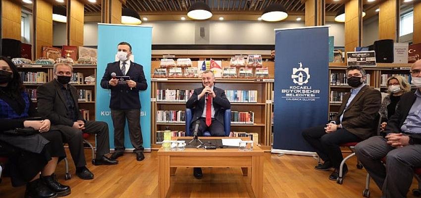 ”Kütüphanelerin ışığı sönmezse, memleketin ışığı da sönmez”