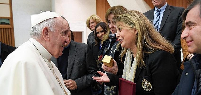 Papa Francis, aralarında Türk bilim insanının da bulunduğu heyeti kabul etti