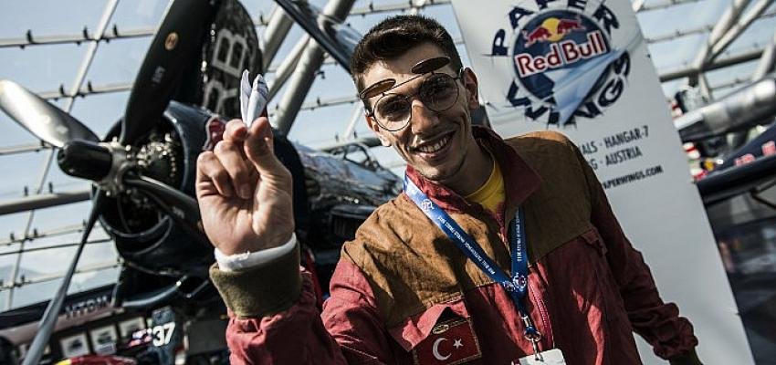 Red Bull Paper Wings ile ‘Kâğıt uçak pilotları’ İstanbul’da hünerlerini sergiliyor