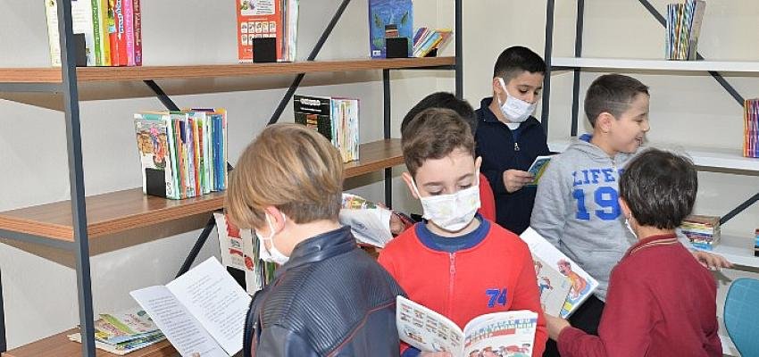 Sabri Ülker Vakfı kütüphanesinin ilki Adana’da açıldı