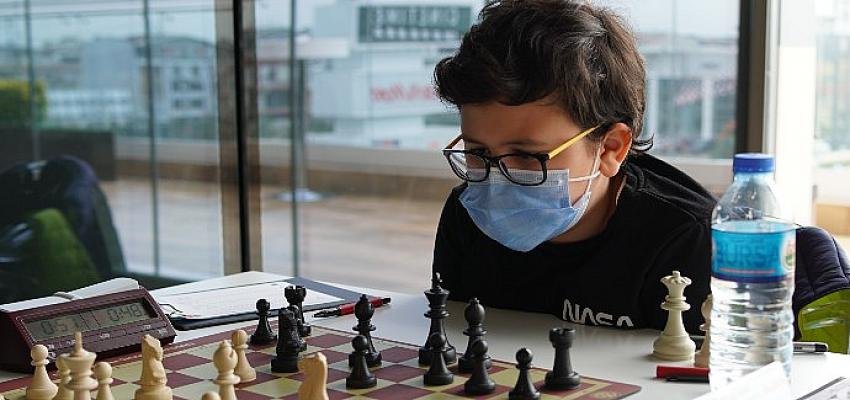 Satranç Şampiyonları Kıyasıya Yarıştı