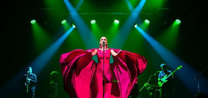 Ünlü İsimler Katerine Ekşioğlu’nun  Pre Fall 2022 Koleksiyonu Tercih Ediyor