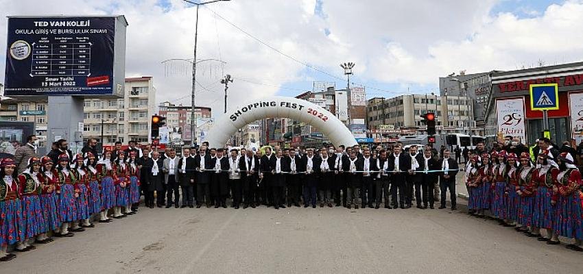 Van Shopping Fest Renkli Görüntülerle Başaladı