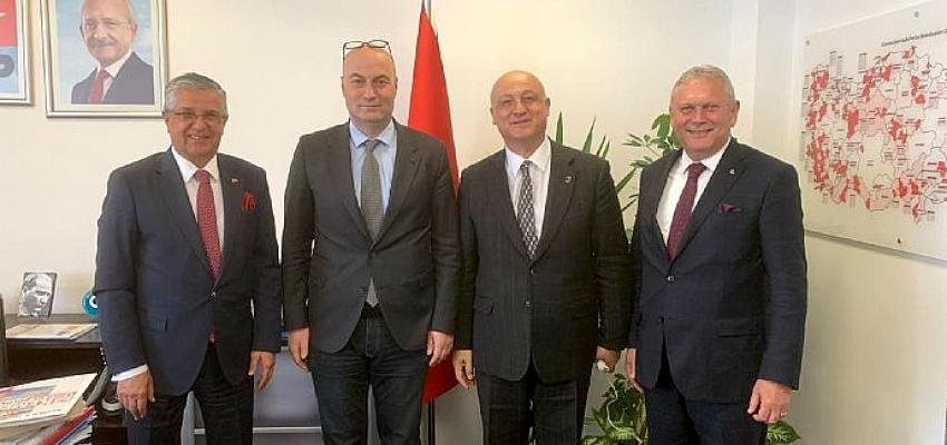 Başkan Necati Topaloğlu ve Başkan Yardımcısı Emin Gül Kılıçdaroğlu’nu Ziyaret Etti