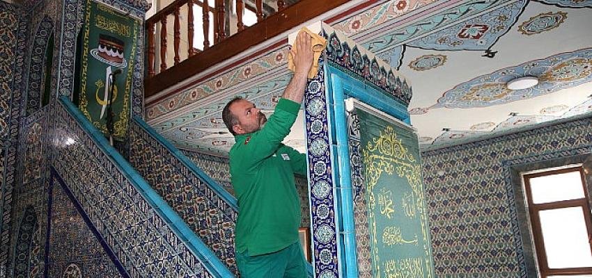 Bayramda Tertemiz Sokaklar, Gül Kokulu Camiler