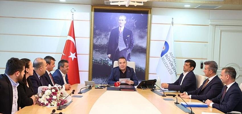 Büyükşehir Belediyesi’nde toplu iş sözleşmesi imzalandı