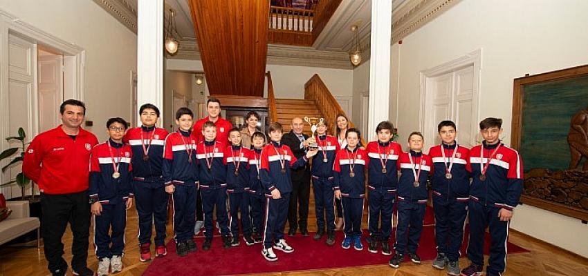 Her Muhtarlığa Bir Kütüphane için ilk kitaplar geldi