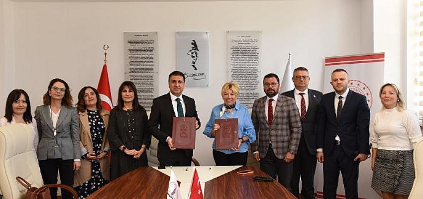 İzmir Ticaret Borsası’nın Toprak ve Çocuk Programı Kapsamında İzmir İl Milli Eğitim Müdürlüğü İle İş Birliği Protokolü İmzalandı