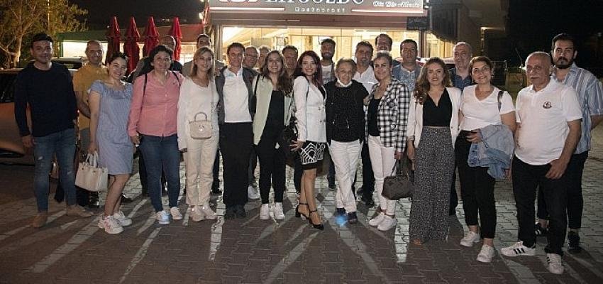 Karşıyaka’daki sürücü kursu sahipleri iftarda bir araya geldi