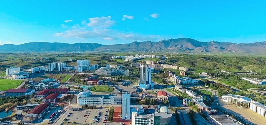 KKTC üniversitelerinin 2021’de yayımladığı bilimsel makalelerin yüzde 50,5’ini tek başına Yakın Doğu Üniversitesi üretti!