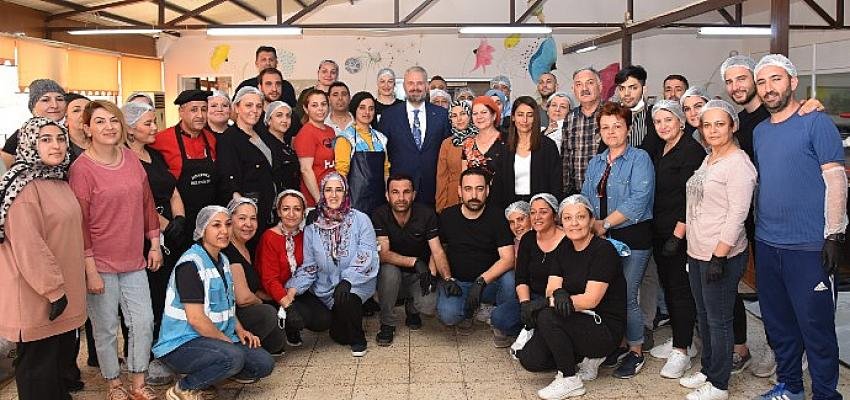 Menemen’de Kadir Gecesi Halk İftarı