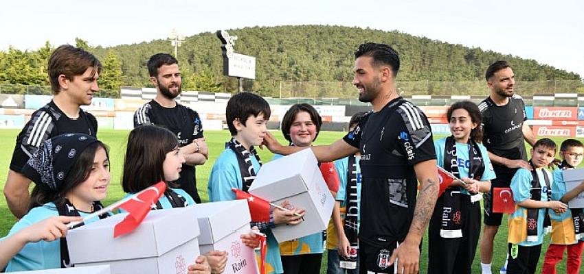 Rain, 23 Nisan’da TEGV çocuklarının Beşiktaş hayalini gerçekleştirdi
