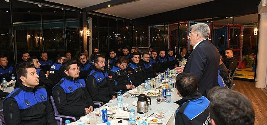 Vali Bilmez, Zabıta İle İftar Yaptı