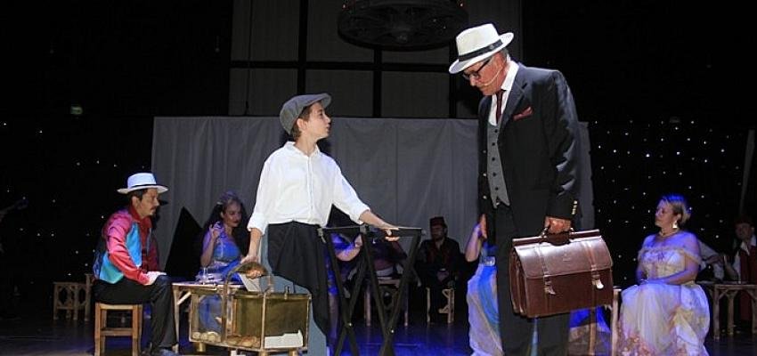 2 günde 2 bin 200  kişi ayakta alkışladı