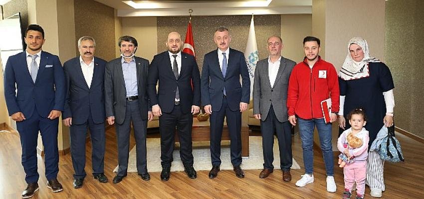 Başkan Büyükakın, ”Hizmet edecek uzun bir yolumuz var”