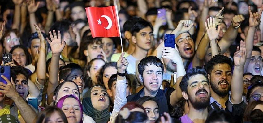 Buca’da Norm Ender ile 19 Mayıs coşkusu