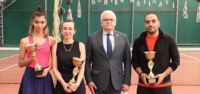 Burhaniye Tenis Ligi Tamamlandı