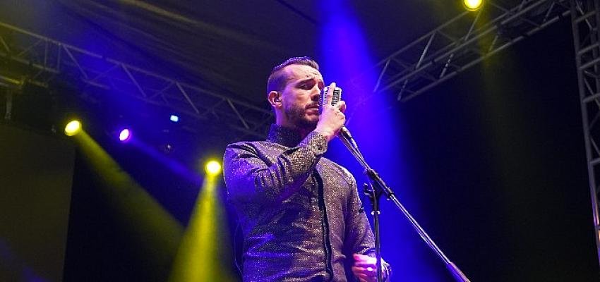 Cem Adrian’dan İzleyici Rekoru