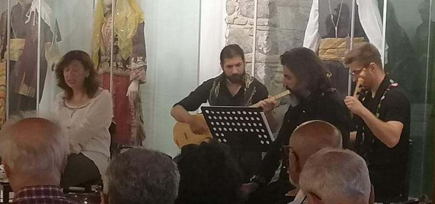 Ege Yöresinin türküleri seslendirilerek hikâyeleri anlatıldı