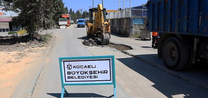 Gebze TIR garajları bölgesinde yol onarımı