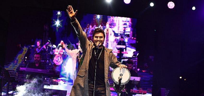 Gençler, Bayramlarını Mustafa Ceceli İle Kutladı