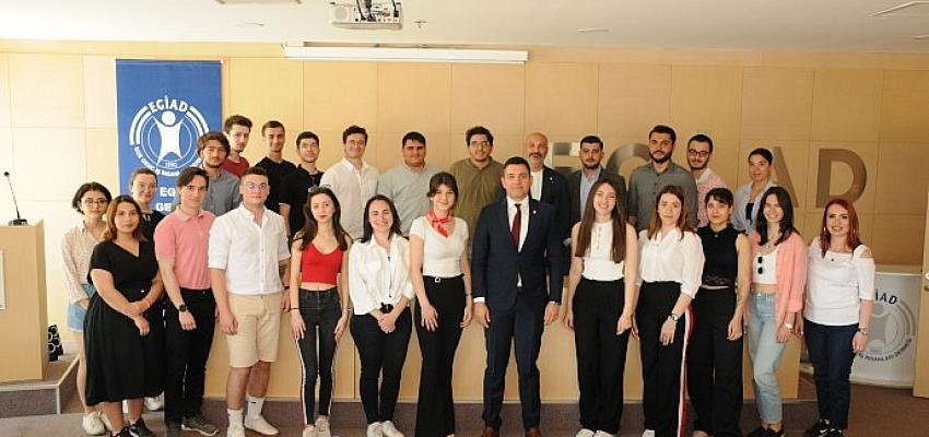 Gençler Geleceği, Dünyayı ve Türkiye’yi Daha İyi Değerlendiriyor