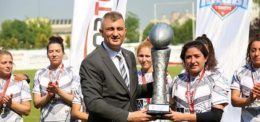 Gölcük’te Ragbi Heyecanı Nefes Kesti