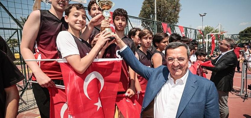 Konak’ta sokak basketbolu fırtınası esti