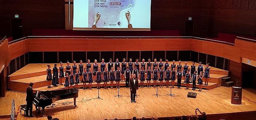 Nilüfer’in korolarına İzmir’de başarı ödülü