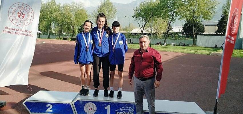 Osmangazili Atletler Zirveden İnmiyor